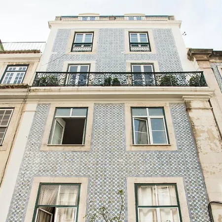 Plum Guide - Floresta Apartment Lisbon